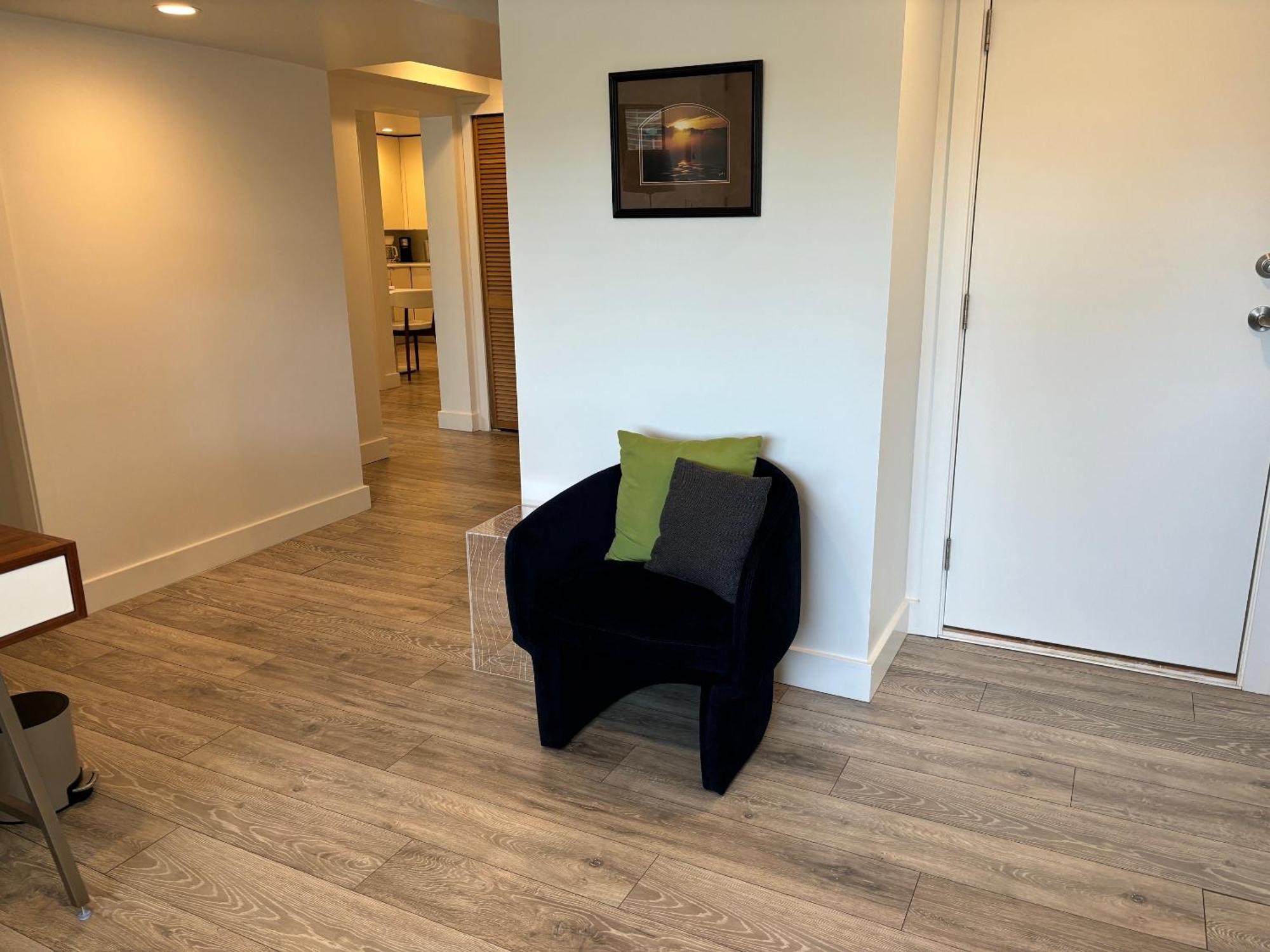 Large 2 Bedroom Private ! North Vancouver